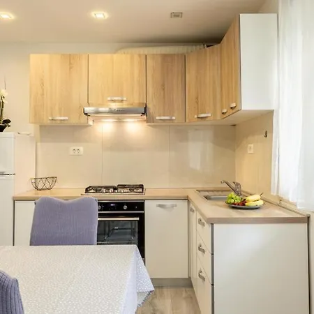 Διαμέρισμα Josko - Combine Parking&beach&old Town *