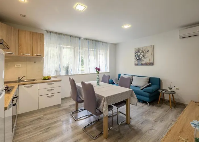 Josko - Combine Parking&beach&old Town Apartmán *