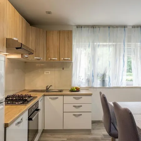 Josko - Combine Parking&beach&old Town * Split